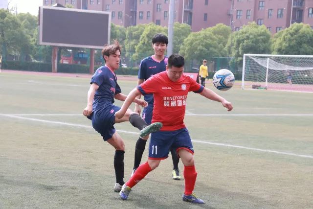 惨败0-4！41岁C罗遭遇瓶颈，场上情绪失控引发冲突